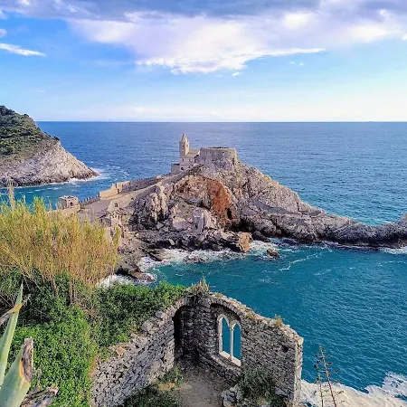 Marola Un Borgo Sul Mare *