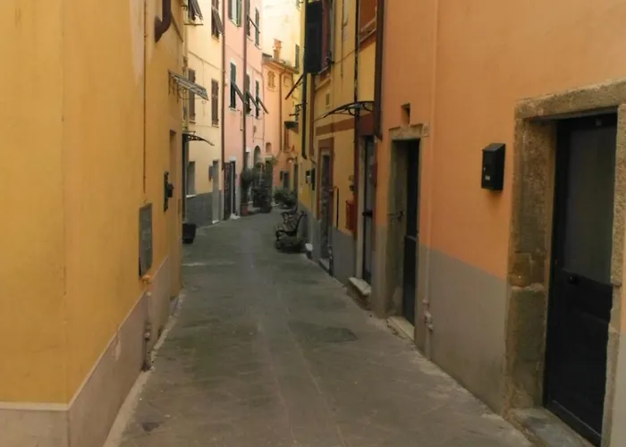 Marola Un Borgo Sul Mare 아파트 *